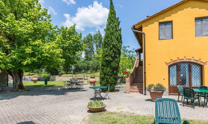 Capraia e Limite Villa | Acogedor apartamento en villa para 4 personas con WIFI, piscina, A/C, TV y aparcamiento