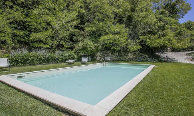 Sesto Fiorentino Villa | Bonito apartamento en villa para 3 personas con piscina, WIFI, TV, mascotas permitida y aparcamiento