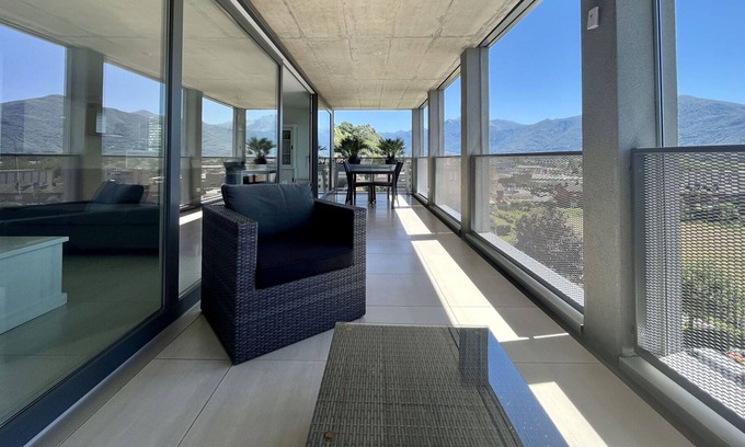 Riazzino Apartamento | Hermoso apartamento para 4 personas con WIFI, TV, terraza, vista panorámica y aparcamiento