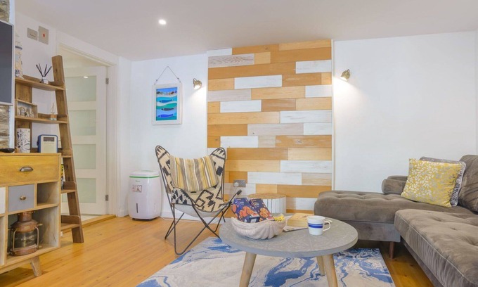 Trebarwith Apartamento | Hermoso apartamento para 4 personas con WIFI, TV, patio, mascotas permitida y aparcamiento