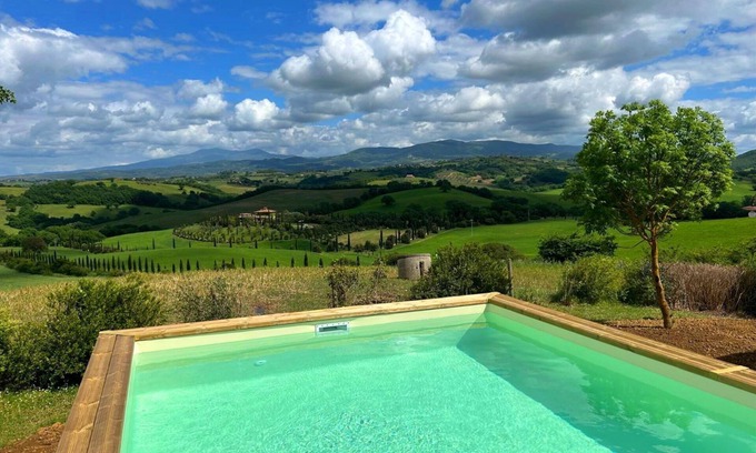 Cinigiano Apartamento | Precioso apartamento para 4 personas con piscina, A/C, TV, mascotas permitida y aparcamiento