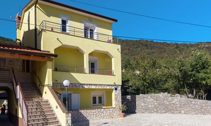 Martina Apartamento | Hermoso apartamento para 4 personas con A/C, WIFI, TV, terraza y aparcamiento