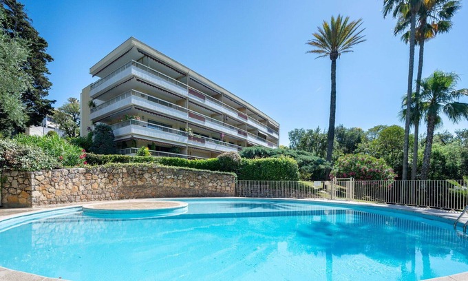 Cannes Apartamento | Nice apartment for 4 people with pool, A/C, WIFI, TV, terrace and parking