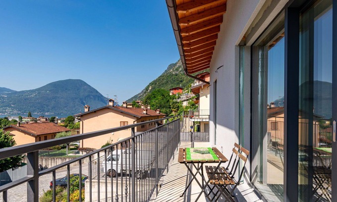 Porlezza Apartamento | Acogedor apartamento para 5 personas con WIFI, A/C, TV, balcón y aparcamiento