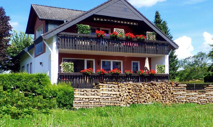 Friesenheim Apartamento | Bonito apartamento para 6 personas con WIFI, TV, patio y aparcamiento