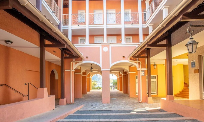 Le Dramont Apartamento | Nice apartment for 4 people with WIFI, pool, TV and terrace