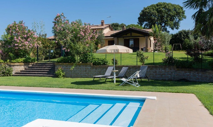 Bolsena Villa | Bonito apartamento en villa para 6 personas con WIFI, piscina, TV, terraza y aparcamiento