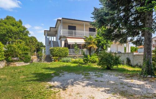 Lovrecica Apartamento | Nice Apartment In Lovrecica With Wifi