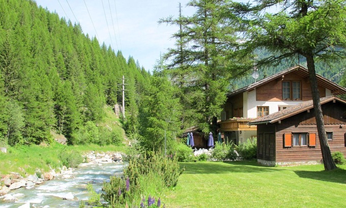 Saas-Balen Casa | Precioso apartamento en villa para 6 personas con WIFI, TV, patio y mascotas permitida