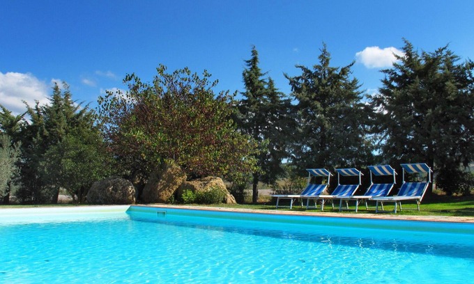 Pomarance Villa | Bonito apartamento en villa para 5 personas con WIFI, piscina, TV, veranda y aparcamiento