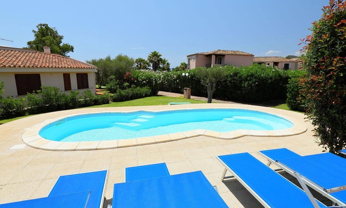 Muravera Casa | Bonito apartamento en villa con A/C, WIFI, piscina privada, TV, terraza y aparcamiento