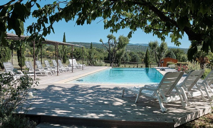 Sigonce Villa | Acogedor apartamento en villa con WIFI, piscina, patio, mascotas permitida y aparcamiento