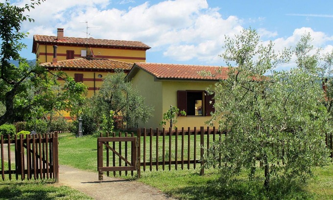 Bivio Pozzo Casa | Nice apartment in villa for 4 guests with WIFI, pool, TV, patio and parking