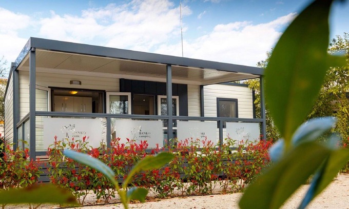 Zelena Casa | Bonito apartamento en villa para 6 personas con WIFI, piscina, A/C, TV, terraza y aparcamiento