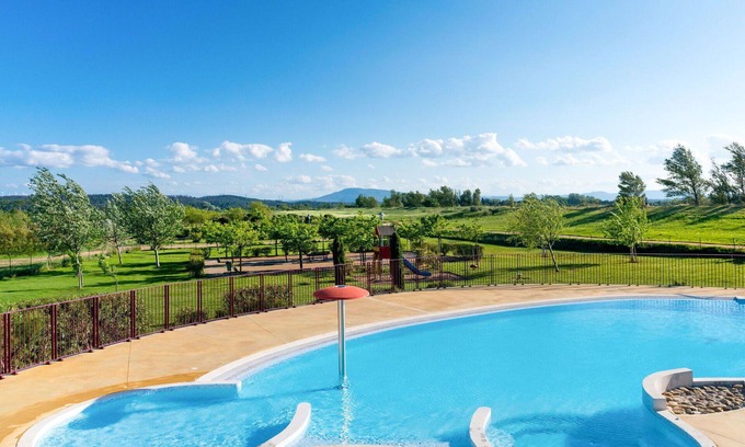 Homps Casa | Hermoso apartamento en villa con WIFI, piscina, jacuzzi, TV, terraza, aparcamiento