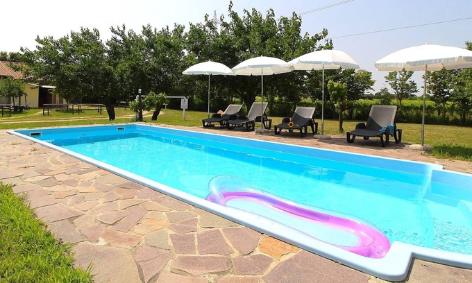 Silea Casa | Nice apartment in villa for 4 people with WIFI, pool, A/C, patio and parking
