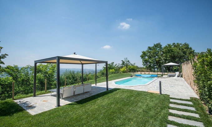 Costigliole d'Asti Casa | Precioso apartamento en villa con piscina, A/C, WIFI, TV, patio, vista panorámica, aparcamiento