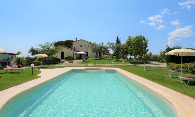 Massa Marittima Villa | Bonito apartamento en villa para 6 personas con piscina, WIFI, TV, terraza y aparcamiento