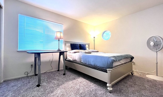 Stockton Casa | Nice Big Bedroom in 2500 SQFT Single House p2