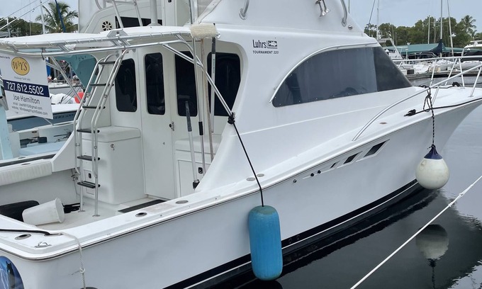 Key Largo Alquiler De Eote | Nice boat on the water in key largo