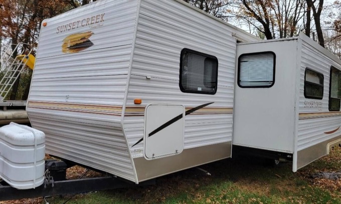 Nevis Casa | Nice Camper With Slide out