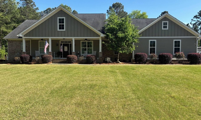 Appling Casa | “Nice Catch” Spacious 5-bedroom house in peaceful Appling