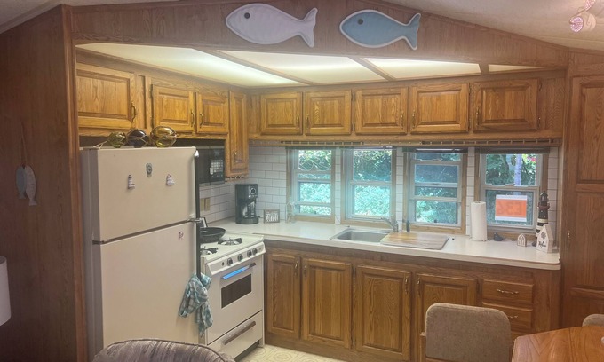 Birch Bay Cabaña | Nice clean cottage close to pool and beach.