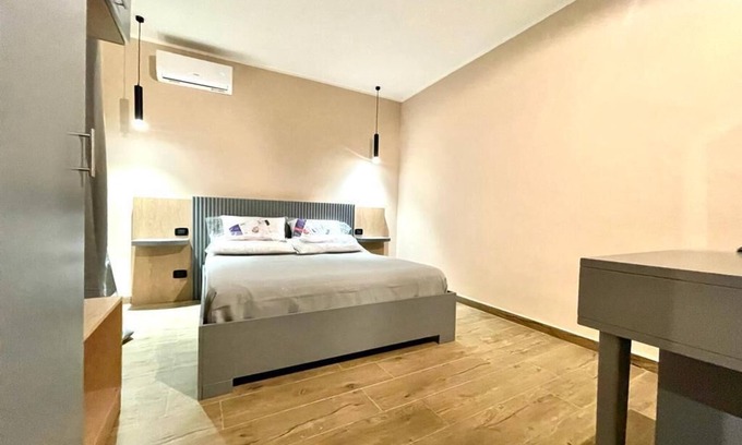 Corso dei Mille - Sant'Erasmo Casa | Nice comfortable and bright room (4)