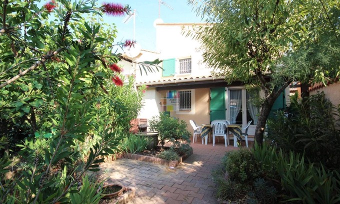 Portiragnes-Plage Casa | Nice corner house with garden, 2 bedrooms, secured residence LES ONDINES with pool, free wifi,400...
