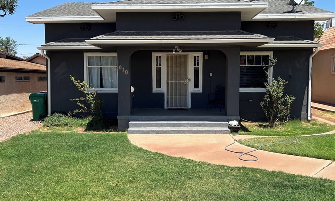 Winslow Casa | Nice Cozy 2 Bedroom 1bath house Close to DT Winslow