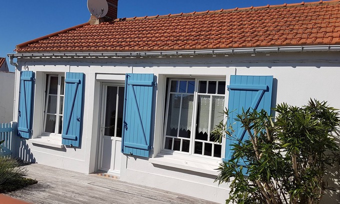 L'Epine Casa | Nice fisherman's cottage quietly located, 600 meters from the beach, with fenced garden