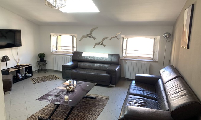 Old Town Apartamento | Nice flat 2 bedrooms 2 bathrooms 75m2 4**** historic center of Toulon