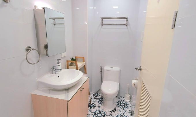 Kapitolyo Condominio | Nice, Fresh, Modern, Cozy and Quiet 1 One bedroom condo with Wifi Internet
