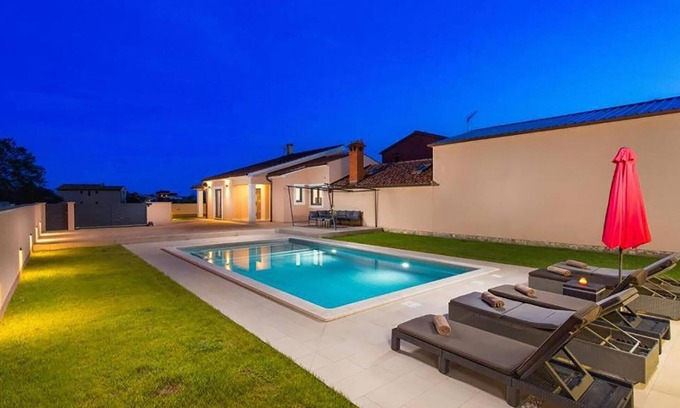Bibici Casa | Nice home in Bibici with private swimming pool, can be inside or outside