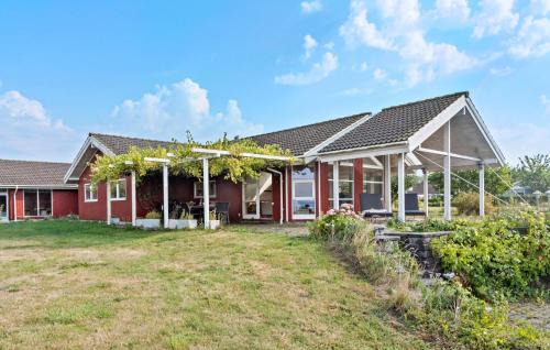 Bog By Casa | Nice Home In Bogø By With Wifi