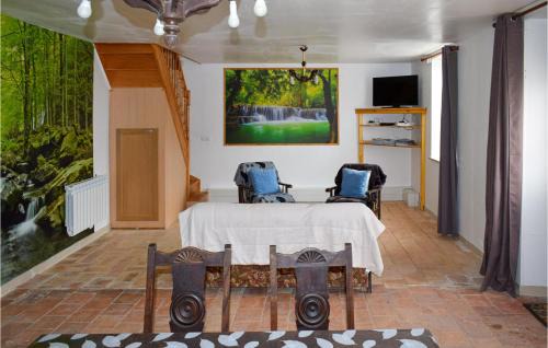 Channay-sur-Lathan Casa | Nice Home In Channay-Sur-Lathan