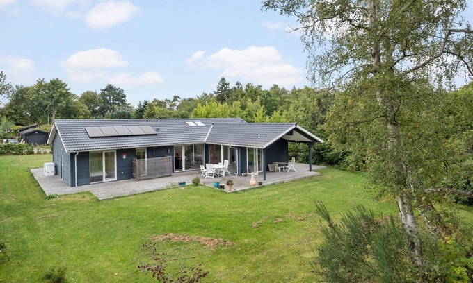 Dronningmolle Casa | Nice home in Dronningmølle with sauna