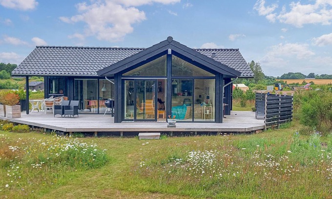 Krejbjerg Casa | Nice home in Ejstrupholm with kitchen