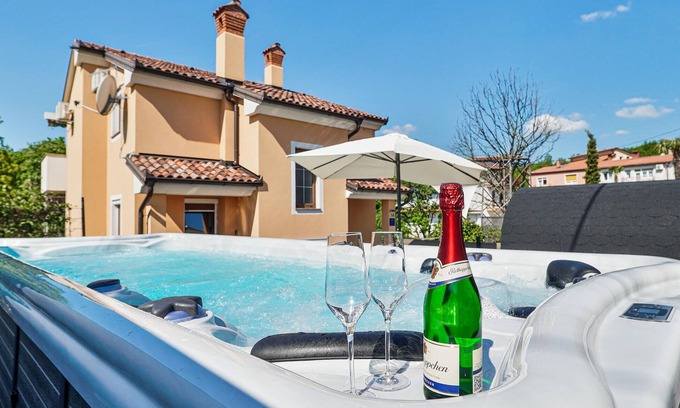 Sarsoni Casa | Bonita casa en Matulji con cocina.