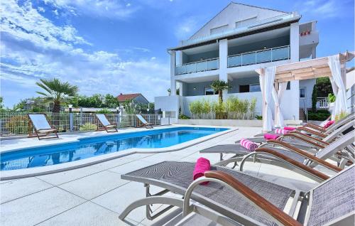 Okrug Donji Casa | Nice Home In Okrug Donji