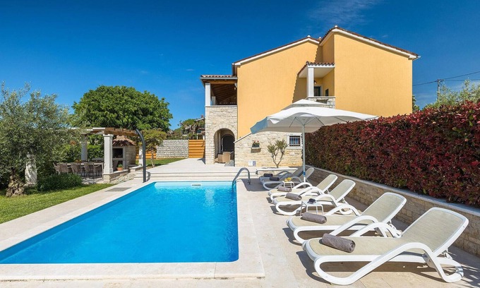 Marasi Casa | Bonita casa en Porec con sauna