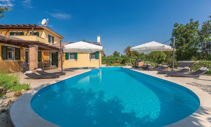 Rezanci Casa | Bonita casa en Rezanci con WiFi