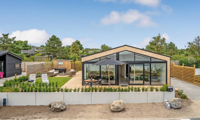 Ronde Casa | Bonita casa en Rønde con vistas al mar