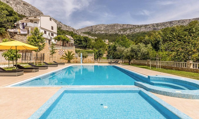 Solin Casa | Bonita casa en Solin con WiFi