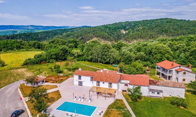 Krsan Casa | Bonita casa en Susnjevica con sauna