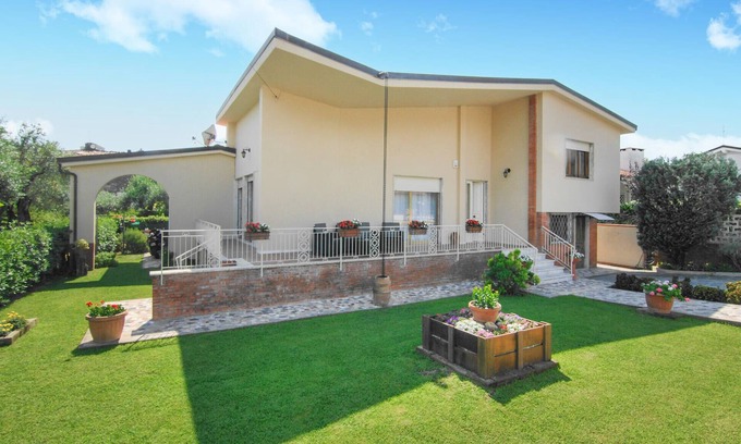 Querceta Casa | Nice home in Versilia