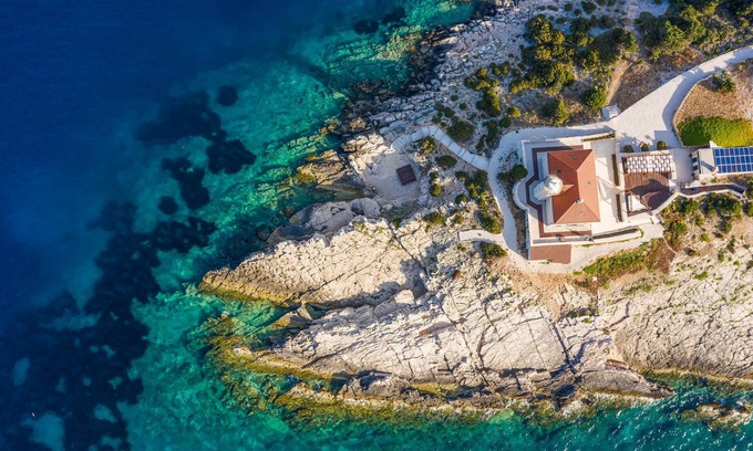 Cove Rogacic Casa | Bonita casa en Vis con cocina.