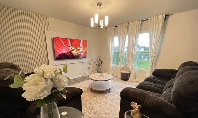 Pontiac Casa | Nice Home with Serene Water View