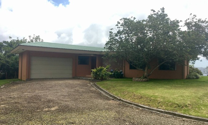 Nuevo Arenal Casa | Linda Casa en el Lago Arenal