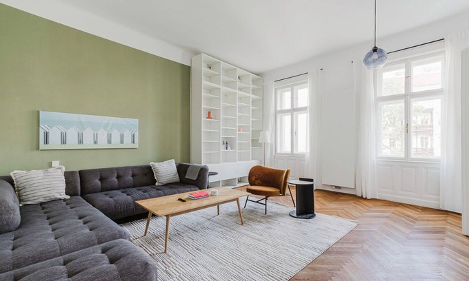 Altlerchenfeld Apartamento | Nice Josefstadt 2BR w/ Laundry, Fully Furnished, by Blueground